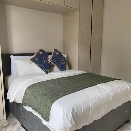 2 Bedroom Lux Apartment In Hendon- New Build Эджвар Экстерьер фото