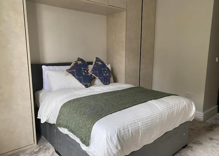 2 Bedroom Lux Apartment In Hendon- New Build