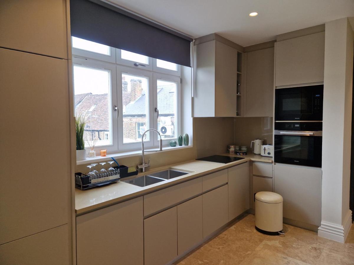 Apartment 2 Bedroom Lux In Hendon- New Build *
